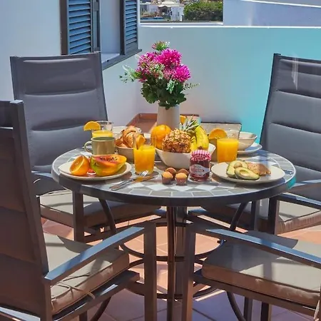 Feriehus Casa Maria Duplex With Sea & Mountain Views, 15 Minutes Walk From The Marina Rubicon Playa Blanca (Lanzarote)