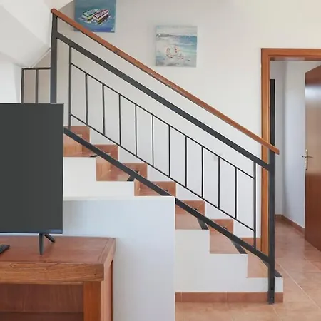 Feriehus Casa Maria Duplex With Sea & Mountain Views, 15 Minutes Walk From The Marina Rubicon Playa Blanca (Lanzarote)