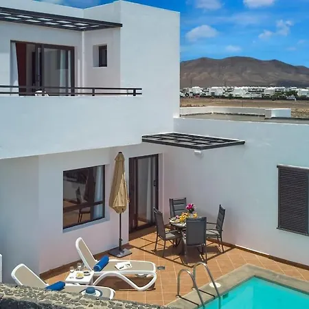 Vakantiehuis Casa Maria Duplex With Sea & Mountain Views, 15 Minutes Walk From The Marina Rubicon Playa Blanca (Lanzarote)