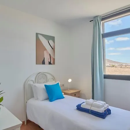 Vakantiehuis Casa Maria Duplex With Sea & Mountain Views, 15 Minutes Walk From The Marina Rubicon *