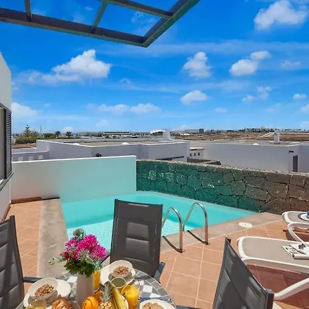Casa Maria Duplex With Sea & Mountain Views, 15 Minutes Walk From The Marina Rubicon Playa Blanca (Lanzarote)