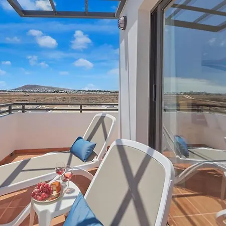 Casa Maria Duplex With Sea & Mountain Views, 15 Minutes Walk From The Marina Rubicon *