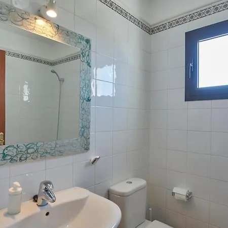 Vakantiehuis Casa Maria Duplex With Sea & Mountain Views, 15 Minutes Walk From The Marina Rubicon