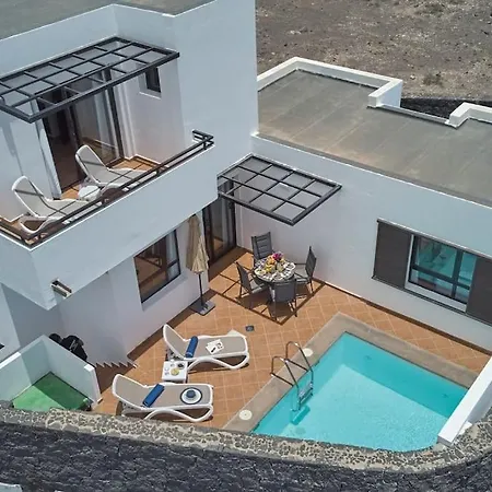 Vakantiehuis Casa Maria Duplex With Sea & Mountain Views, 15 Minutes Walk From The Marina Rubicon *