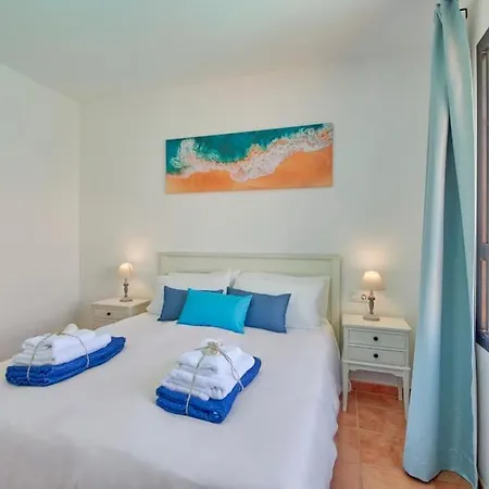 Vakantiehuis Casa Maria Duplex With Sea & Mountain Views, 15 Minutes Walk From The Marina Rubicon