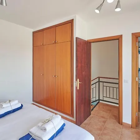 Vakantiehuis Casa Maria Duplex With Sea & Mountain Views, 15 Minutes Walk From The Marina Rubicon